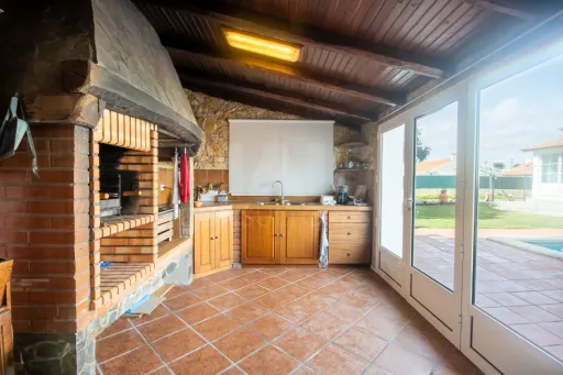 Moradia T3+2 com piscina e jardim a 8km de Caldas da Rainha