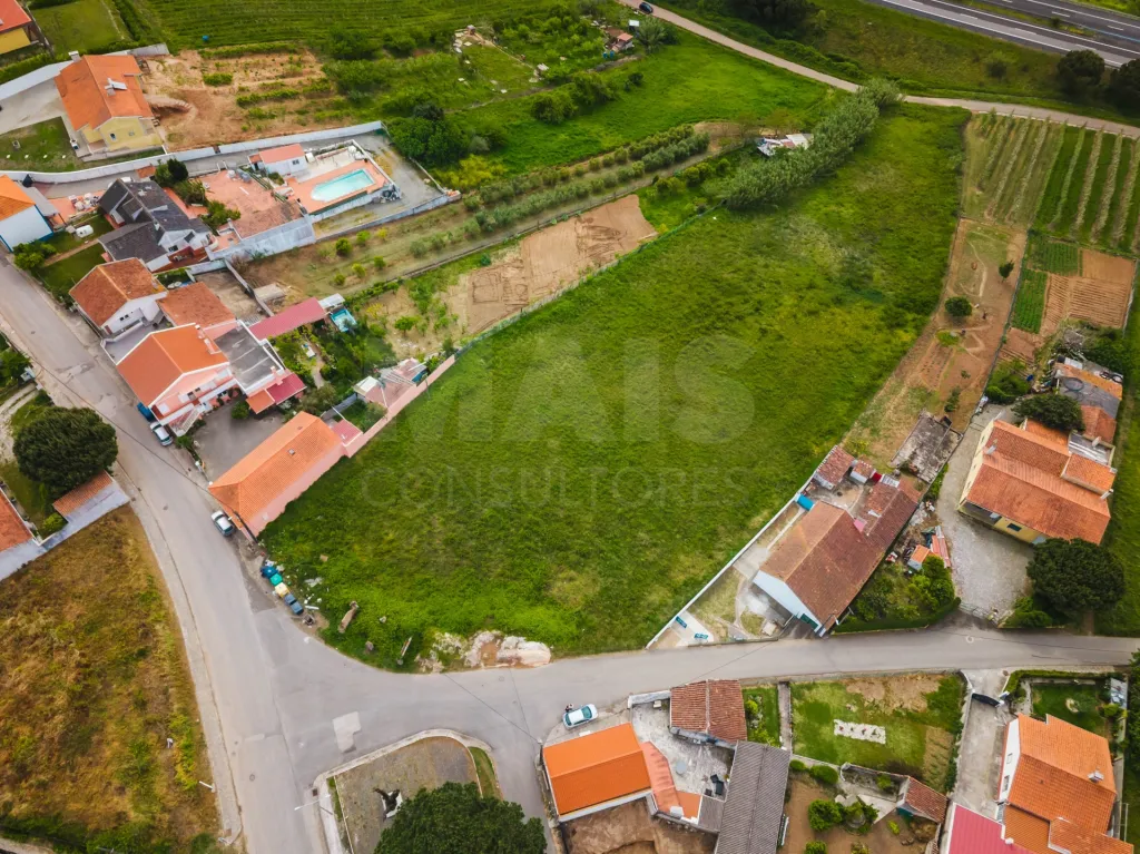 Terreno c/ 1.250m2 com projeto para 2 moradias