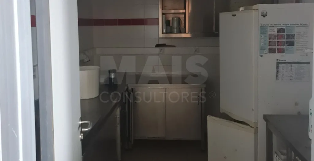 Restaurante junto à linha da praia Ericeira