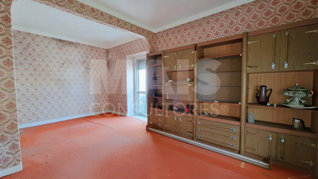 Prédio no Centro Histórico de Peniche com Elevado Potencial de Investimento e Rentabilidade