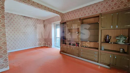 Building in the Historic Center of Peniche with High Investment Potential and Profitability