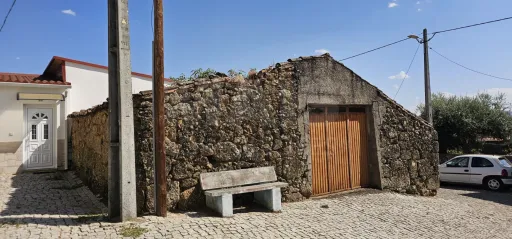 Ruina Propriedade Urbana com Afectação de Arrumos em Peroviseu