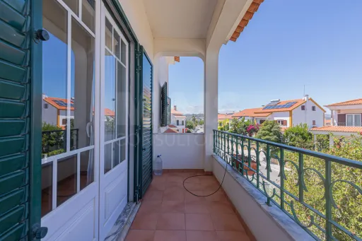 🏡✨ Moradia T4 em Alenquer com Piscina e Espaço de Convívio ao Ar Livre!