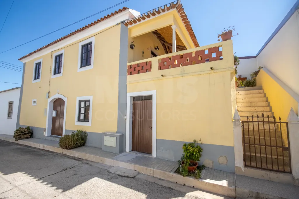 Moradia T2 + 1 com armazém de 138m²
