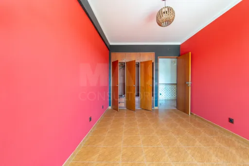 3-Bedroom Apartment with Balconies, Storage Room, and Unobstructed Views in Samora Correia