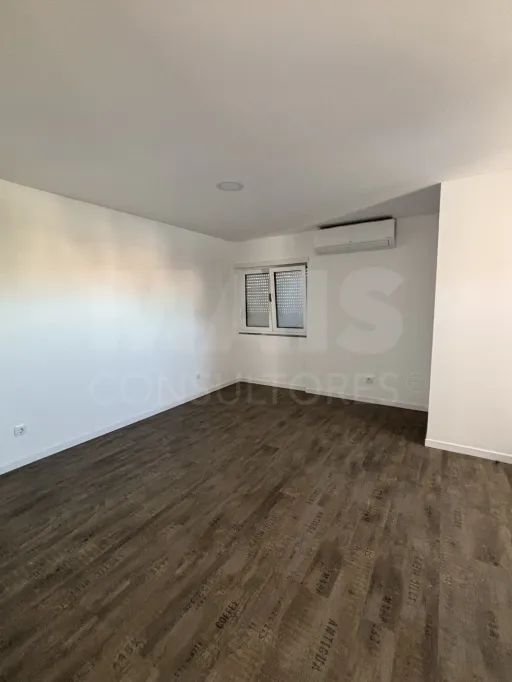 Prédio com três apartamentos T2 em Estoril - Cascais