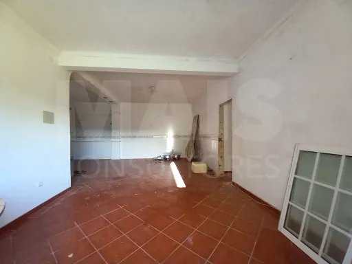 Moradia Bi Familiar com entradas independentes
