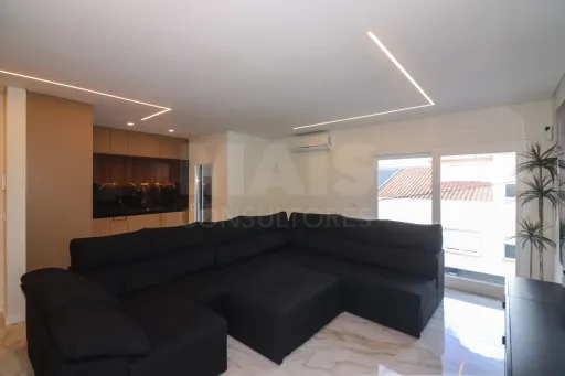 Apartamento T2 + Duplex -   2 lugares de estacionamento Casal Cambra