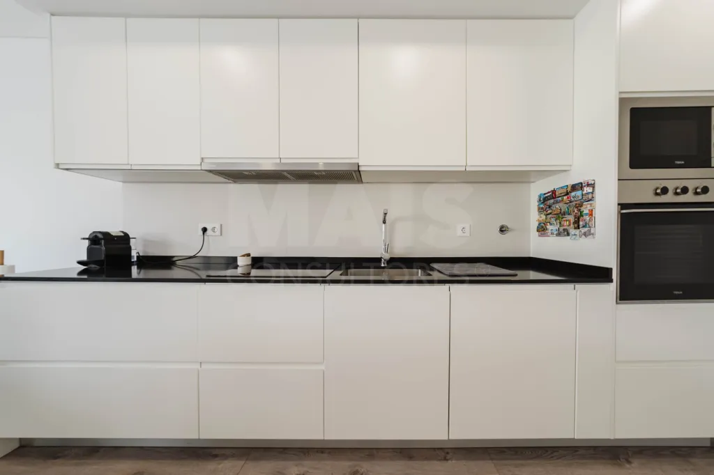 Apartamento T2 |Semi-novo | Varanda | Garagem Box |Atouguia da Baleia, Peniche