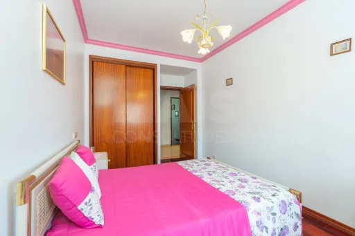 Apartamento T3 excelente localização no Porto Alto