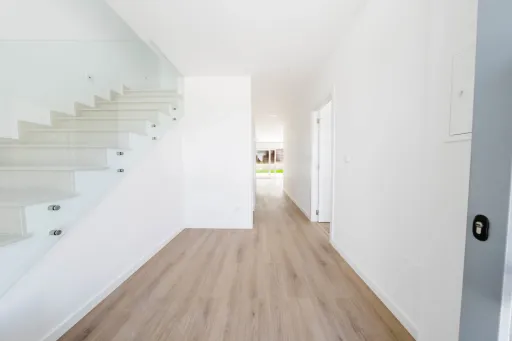 Exclusiva Moradia T4 Moderna com Conforto e Elegância Perto das Praias de Peniche