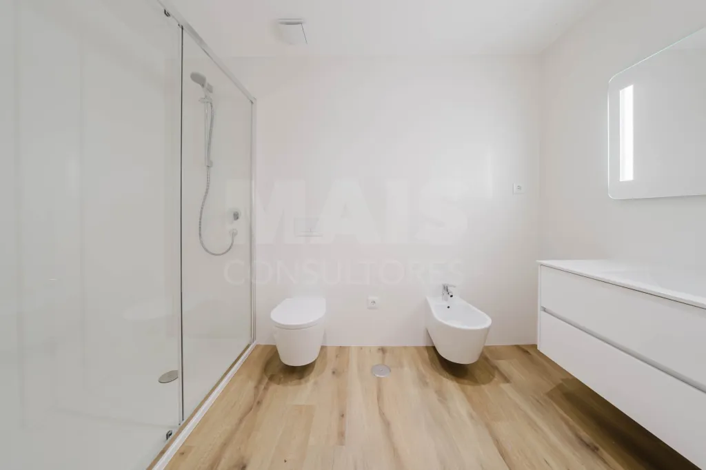 Apartamento T2 com 2 lugares de garagem