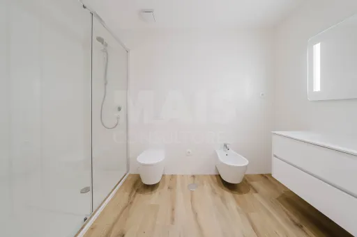 Apartamento T2 na Nazaré c/ 2 lugares de garagem
