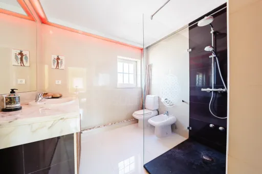 Moradia T5 em Lourinhã com Vista Mar, Piscina Aquecida e Jardim