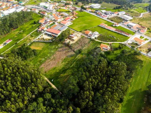 Terreno para construção de 2 Moradias