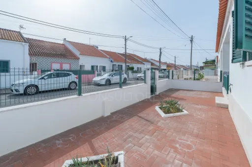 Moradia T3 com espaço exterior no centro de Salvaterra de Magos