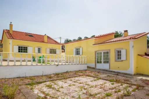 Moradia T2+1, em Sapataria, Sobral de Monte Agraço