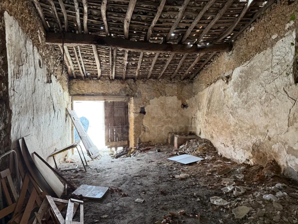 Ruins in Olho Marinho