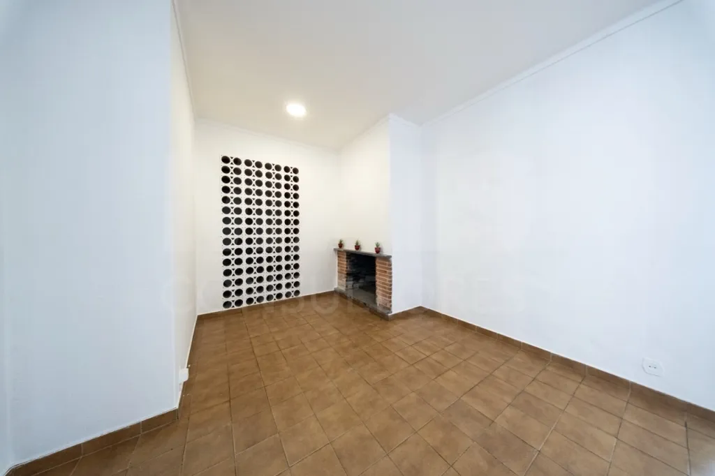 Moradia T2+1 com Garagem no Centro de Atouguia da Baleia