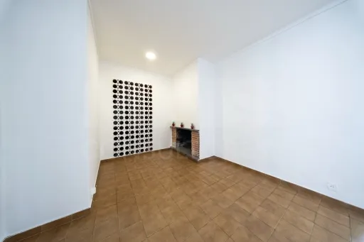 Moradia T2+1 com Garagem no Centro de Atouguia da Baleia