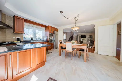 🏡 Renovated 3 Bedroom Single Storey House in Quiet Area - 13 Minutes from Peniche Beaches