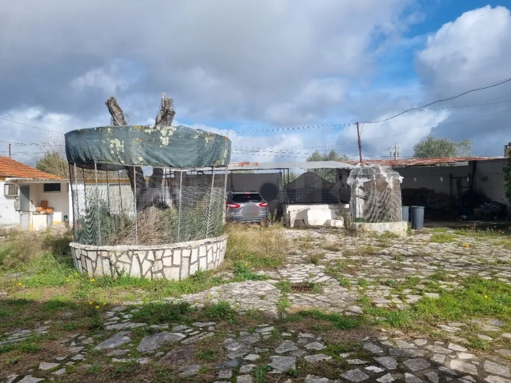 Moradia T4 com piscina, no centro da  Concavada em Abrantes