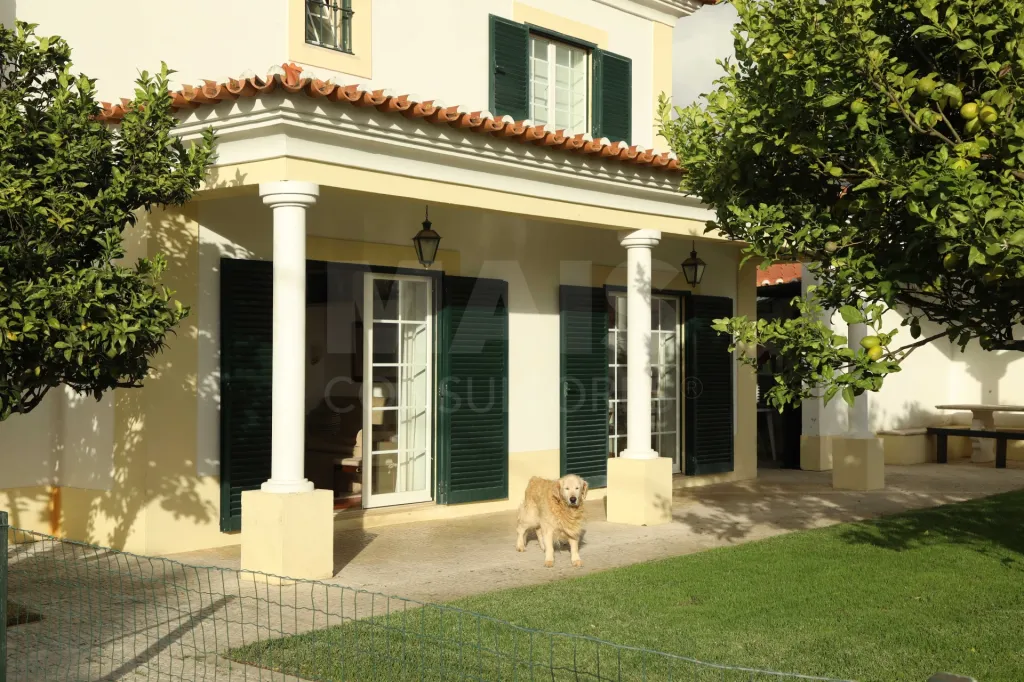 Moradia T5 em Janes, Malveira da Serra, Cascais em excelente estado de conservação