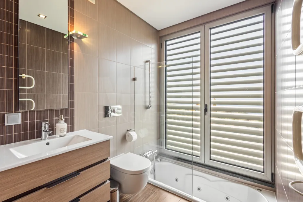 Moradia T4 com Vista Mar, Jacuzzi Panorâmico e Energia Solar | Lourinhã