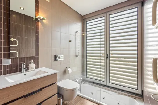 Moradia T4 com Vista Mar, Jacuzzi Panorâmico e Energia Solar | Lourinhã