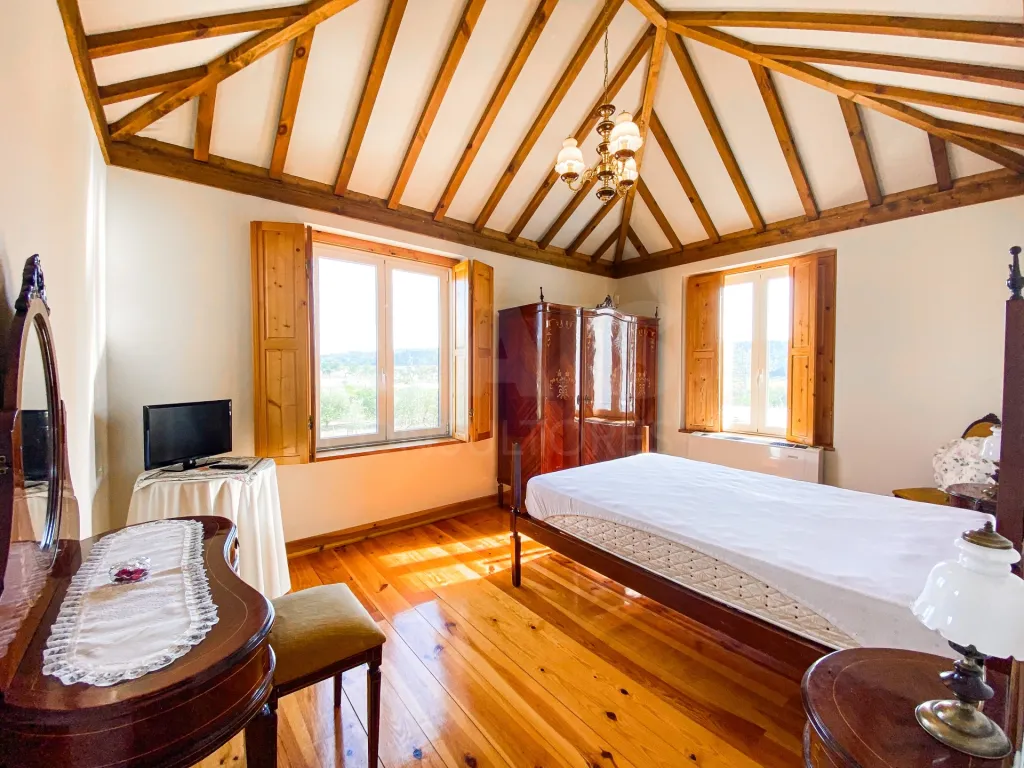 Charming Farmhouse in Almeirim