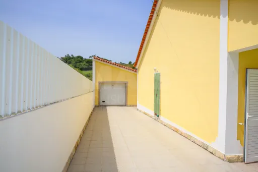 Moradia T2+1, em Sapataria, Sobral de Monte Agraço