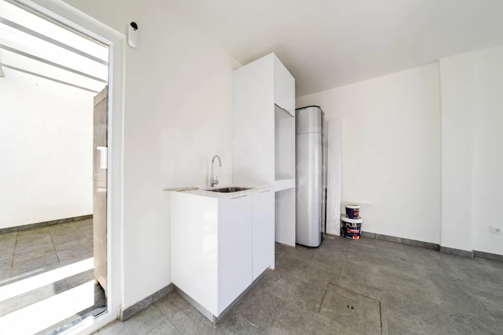 Moradia T3+2 Moderna com Vista Mar e Terraço Panorâmico