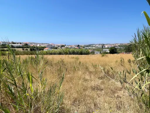 Oportunidade de Investimento – Terreno com 1818 m² para construção na Lourinhã