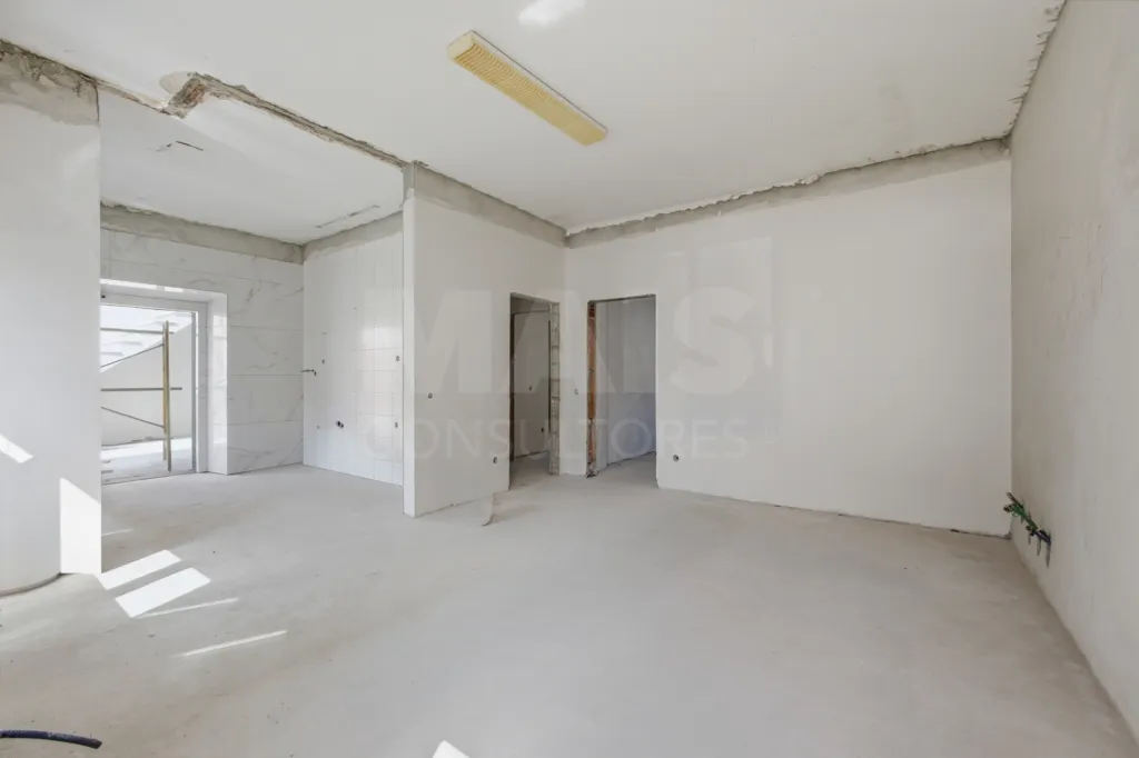 Apartamento T2 novo com quintal e estacionamento