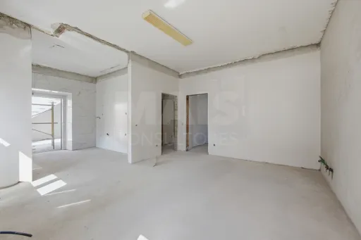 Apartamento T2 novo com quintal e estacionamento