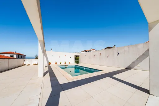 Moradia T5 em Lourinhã com Vista Mar, Piscina Aquecida e Jardim