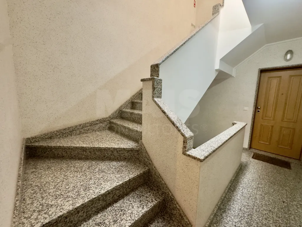 Apartamento T3 com suíte e garagem em Peniche