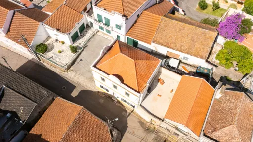 Moradia de dois pisos T5 118m2  renovada no Cadaval