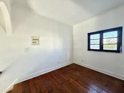 Apartamento T1+2 com terraço no centro de Samora Correia