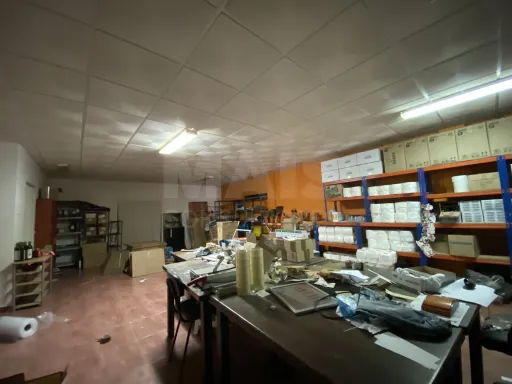 Espaço Comercial com escritórios e Armazém