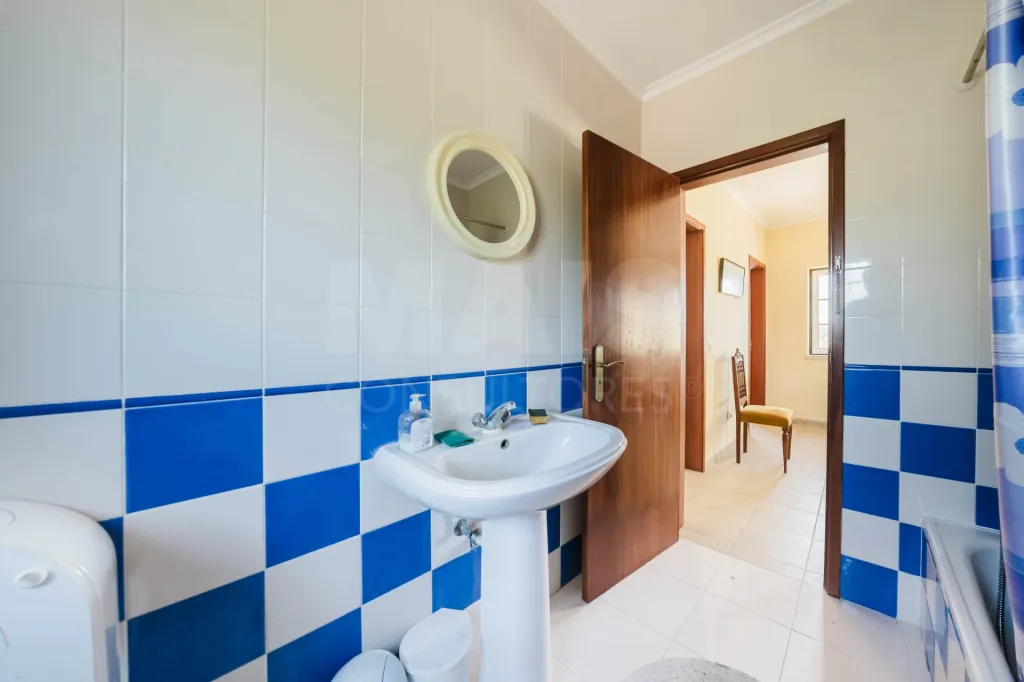 Moradia T3 inserida num terreno com 2516m2