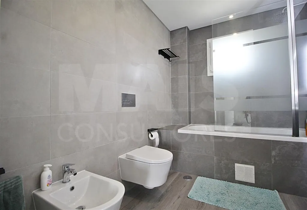 Moradia T4+1 com Quintal e Espaço para Piscina | Famões (Pontinha)