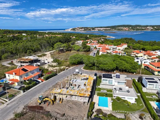 Moradia T4 c/ 3 Suites, Jardim, Piscina e Garagem para 2 Carros | LAGOA DE ÓBIDOS | OFF MARKET