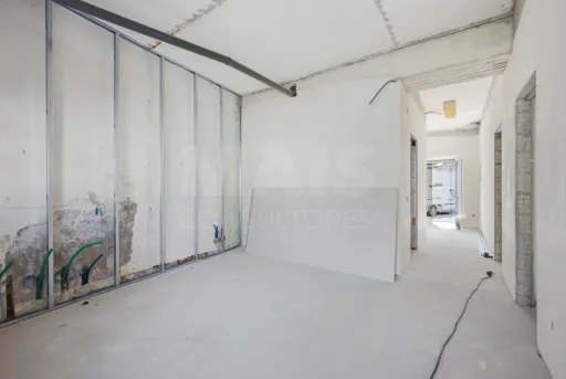 Apartamento T2 novo com quintal e estacionamento