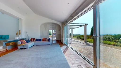 Contemporary 7-bedroom villa with sea view