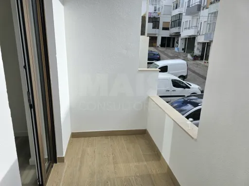 T2+1 Moderno no Coração da Nazaré — Espaço, Conforto e Praia a Poucos Minutos