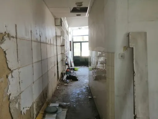 Prédio em Estoril a 100 mt do Casino para remodelação total