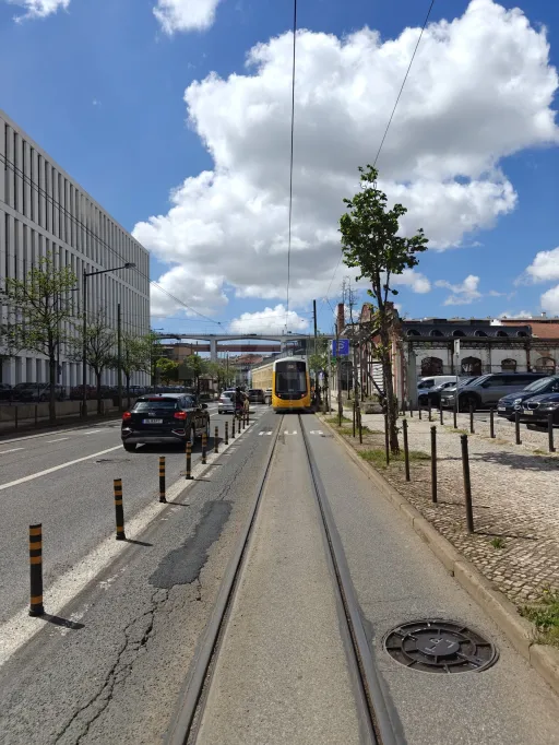 T1 Remodelado com Vista Rio | Av. 24 de Julho — Cais do Sodré