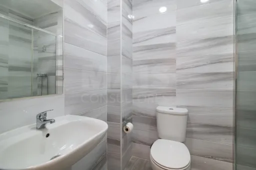 Fully Remodeled 1-Bedroom Apartment in Quinta da Lomba – Barreiro