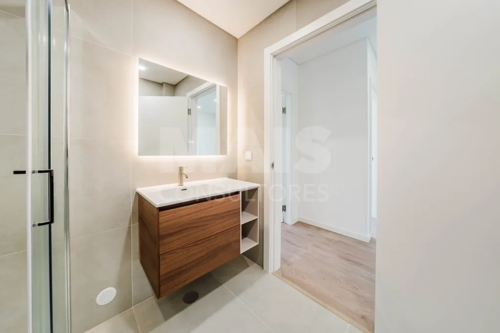 Moradia T3+1 Garagem, Logradouro e Vista Mar